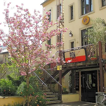Hostel Louise 20 *
