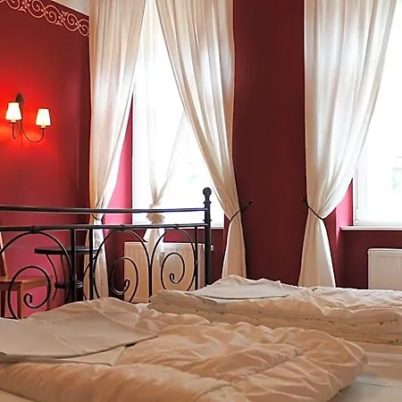 Hostel Louise 20 *