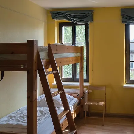 Hostel Louise 20 *