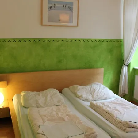 ホステルルイーズ20 *