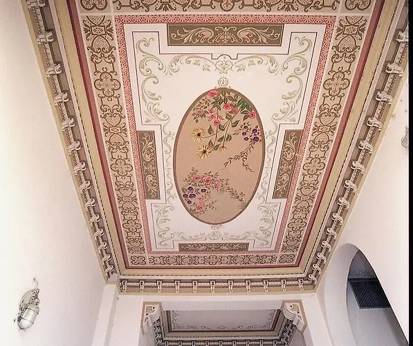 Хостел Louise 20 *